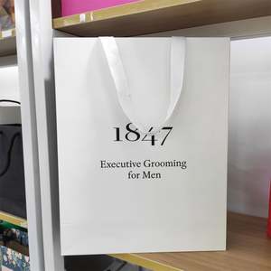 Sac en papier d'art laminé grand format, personnalisé KM, écologique, de luxe, pour cadeaux, avec poignée en coton, mat, gaufré - Product Image 1