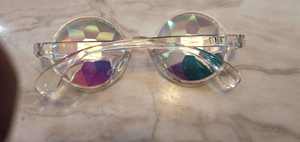 Occhiali da Sole Rotondi Caleidoscopici Olografici in PC <span class=keywords><strong>per</strong></span> Uomo e Donna, Protezione UV400, Colori Bianco e Rosso, Moda <span class=keywords><strong>per</strong></span> Festival e Feste - Product Image 4