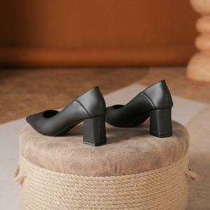 Escarpins à bout pointu et talon carré en cuir véritable, talon moyen, chaussures de bureau respirantes, couleur unie, chaussures de travail pour femmes 6555-1 - Product Image 4