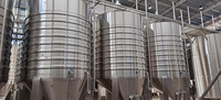 Fermenteur à vin à fond conique et ouverture supérieure avec réservoir de stockage à capacité variable