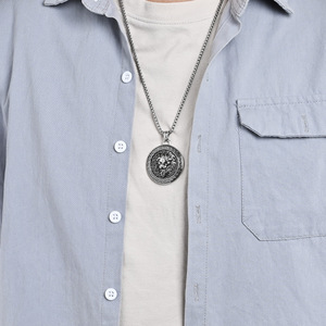 Collar de león de acero de titanio con diamantes, estilo retro hip-hop, diseño exclusivo, colgante de cabeza de león imponente, Dong - Product Image 3