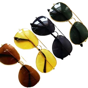 Lunettes de soleil à monture dorée directe d'usine UV400 lunettes décoratives d'attribut optique avec protection UV pour adultes enfants modèle 3026 - Product Image 1