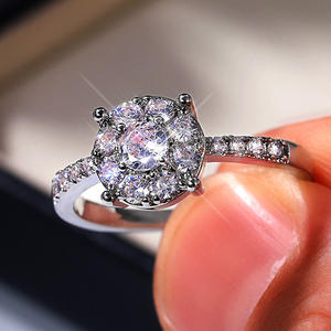 Anello di Diamanti F826 in Oro Bianco, Taglio Brillante Rotondo, Diamante Naturale Colore D, Gioiello da Donna per Fidanzamento - Product Image 3