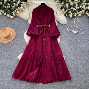 Robe longue en dentelle à col montant, manches lanternes et taille cintrée, style romantique français, vente en gros - Product Image 5