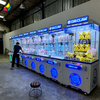 Mini Máquina de Grúa Arcade para Osos de Peluche, Juego de Garra Operado con Monedas, Tipo Casa de Juguetes, con Caja Sorpresa
