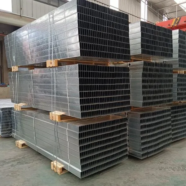 Cina acciaio zincato 3-5/8 "borchie metalliche 24 Gauge metallo Stud cartongesso C canale dimensioni in acciaio