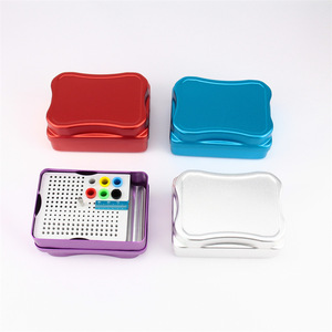 Boîte à fraises dentaires LK-1453, étui de stérilisation carré pour instruments dentaires avec trous codés par couleur et règle de mesure - Product Image 1