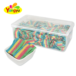 Bonbons gélifiés mous à mâcher longs et acidulés <span class=keywords><strong>en</strong></span> forme de <span class=keywords><strong>ruban</strong></span> <span class=keywords><strong>arc</strong></span>-<span class=keywords><strong>en</strong></span>-<span class=keywords><strong>ciel</strong></span> dans une boîte <span class=keywords><strong>en</strong></span> plastique - Product Image 1