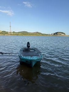 Barco de HDPE Rotomoldeado de 4.2m (13.8 pies) para Pesca, Navegación y Recreación, Venta OEM/ODM - Product Image 1