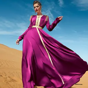 2023ローズレッドエポーレットスタイルロングドレス中東外国貿易イスラム教徒の女性のアバヤ刺繍レースファッションハイエンドロングドレス