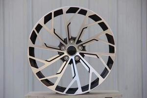 Jantes en alliage d'aluminium forgé sur mesure pour <span class=keywords><strong>Audi</strong></span> <span class=keywords><strong>E</strong></span>-<span class=keywords><strong>Tron</strong></span> GT PCD5x130 2021-2024 18-23 pouces Face usiné<span class=keywords><strong>e</strong></span> Noir 40mm ET 100mm - Product Image 2