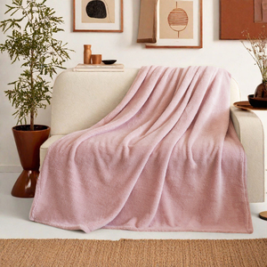 Manta de Lana Sintética Súper Suave y Esponjosa de 50x70 Pulgadas para Uso Invernal, Antiácaros, Moderna, 100% Poliéster, Personalizable - Product Image 2