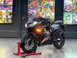 <span class=keywords><strong>Moto</strong></span> sportive haute performance de 250cc à 400cc, six vitesses, <span class=keywords><strong>bicylindre</strong></span>, refroidie par eau, pour la course - Product Image 4
