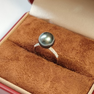 Anillo Unisex Clásico de Piedra Preciosa con Perla Negra de Tahití en Engaste de Oro de 18K y Diamante en Forma de Estrella de Cuatro Puntas, Certificado por el NGTC - Product Image 4