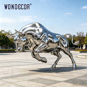 Sculpture de taureau en acier inoxydable sur mesure, statue moderne en métal miroir pour la décoration des places financières - Product Image 2