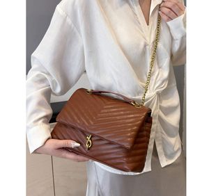 Sacs à bandoulière de luxe REP pour femmes, en cuir véritable marron de haute qualité avec logo, style 5000, fermeture à rabat et décoration lettres - Product Image 4