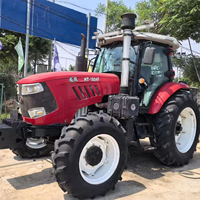 Le microtracteur robuste 1804 est équipé d'une cabine luxueuse et de phares de travail LED pour tracteur de 180 CV.