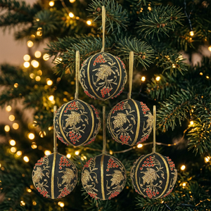 Adornos Navideños Colgantes Cuadrados de Terciopelo con Cuentas Zari Bordadas a Mano de Alta Calidad, Estilo Vintage, Marca IQRA CREATION, a Todo Color - Product Image 4