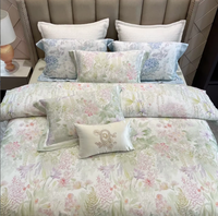 Parure de lit romantique et élégante quatre pièces, imprimé rose, housse de couette douce pour la peau en fibre Aineng et coton Sunshine, pliée, pour la maison et l'hôtel