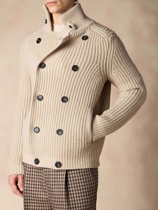 Cardigã Masculino Pesado de Tricô em Creme com Abotoamento Duplo e Gola Alta, Ponto Waffle Texturizado para Inverno - Product Image 2