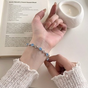 Bracelet en argent sterling S925 avec zircon bleu en forme de cœur, bijou de main raffiné et unique pour femme, idéal pour le quotidien, les rendez-vous et les cadeaux de fêtes - Product Image 3