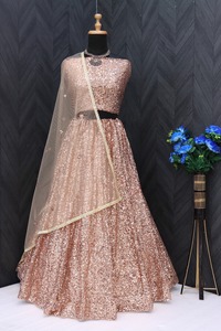 Haute sur demande mariage de mariée Lehenga Choli avec paillettes broderie travail disponible au prix de gros - Product Image 4
