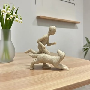 Estatuas Abstractas de Arenisca Hechas a Medida de Personas y Perros Corriendo, Figuras Artísticas - Product Image 1