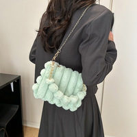Sac à main en peluche pour femme, nouvelle collection Printemps 2025, décontracté, polyvalent, avec chaîne et fermeture éclair, sac à bandoulière et fourre-tout pour femme, vente en gros transfrontalière