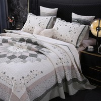 Nouvel ensemble de couvre-lit matelassé brodé à la machine de style nordique à motifs de plantes et de fleurs, doux et absorbant l'humidité
