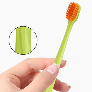 <span class=keywords><strong>Brosse</strong></span> à <span class=keywords><strong>dents</strong></span> souple adulte personnalisée en gros pour poignée en PP style suisse en nylon coloré pour gomme sensible <span class=keywords><strong>brosse</strong></span> de nettoyage des <span class=keywords><strong>dents</strong></span> manuelle - Product Image 3