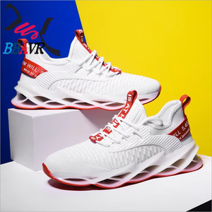 Zapatillas deportivas de running para hombre, estilo Blade, transpirables, informales, para verano, con función de aumento de altura y forro de malla. - Product Image 2