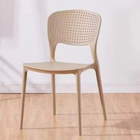 La chaise creuse nordique de dîner de loisirs colore les pleines chaises de salle à manger empilables en plastique de pp
