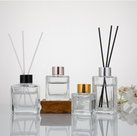 Meilleure vente : Bouteille carrée transparente en verre pour diffuseur d'huiles essentielles à bâtonnets, avec bouchon à vis et bâtonnets parfumés