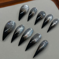 Ongles en gel de luxe faits à la main, longs, style stiletto, griffes de dragon, noir scintillant, dégradé argent chromé, gothique, alternative, vente en gros