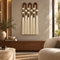 Décoration murale en forme d'arche avec pompons, art en fibre sculptural moderne fait à la main pour le hall d'hôtel, la villa et le salon