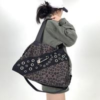 Tas Tote Jalanan Motif Leopard Personalisasi Y2K dengan Kapasitas Besar, Desain Pin dan Niche, Tas Selempang Bahu