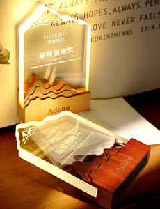 Trofeo <span class=keywords><strong>de</strong></span> Cristal Óptico K9 Grabado con Láser 3D Personalizado al por Mayor, Base <span class=keywords><strong>de</strong></span> Madera con LED, Bloque con Logotipo, Regalo <span class=keywords><strong>de</strong></span> Recuerdo - Product Image 3