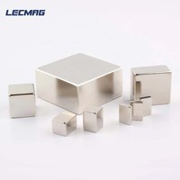 Aimant en bloc carré triple nickelé en NdFeB, aimant néodyme rectangulaire sur mesure