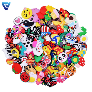 Tùy chỉnh mới dễ thương phim hoạt hình 2D Keychain lỗ Giày khóa dễ thương trang trí PVC vật liệu cao su DIY trang trí món quà nhỏ - Product Image 1