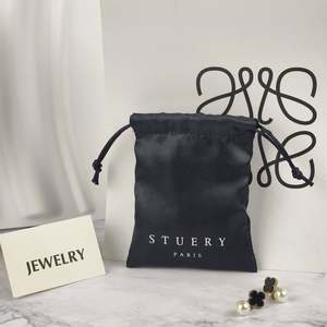 ถุงผ้าซาตินรีไซเคิลแบบกำหนดเองสำหรับเก็บวิกผมต่อผมและเครื่องประดับ พร้อมริบบิ้นปิด และถุงของขวัญพิมพ์ลายสกรีน - Product Image 3