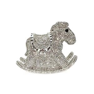 Bolso de mano de noche con diseño de caballo balancín y pedrería para mujer, elegante y deslumbrante, ideal para fiestas y salidas nocturnas. - Product Image 4