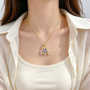 Collana con Ciondolo Luna Colorata in Acciaio Inossidabile, Design Lussuoso ed Elegante, Catena in Resina Sportiva Elettroplaccata con Dettagli in Bambù, per Uso Quotidiano - Product Image 2