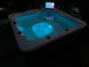 Jacuzzi Exterior para 3-4 Personas en Oferta, <span class=keywords><strong>Precio</strong></span> Económico, Gazebo de Jardín, Bañera de Hidromasaje de Acrílico de Lujo con Chorro de Agua - Product Image 6