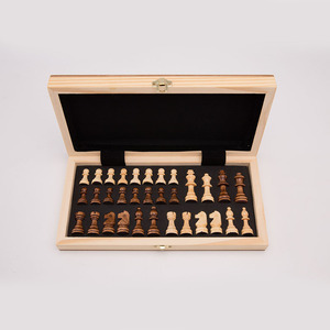 Nouvel ensemble d'échecs en bois en gros du fabricant, décontracté et éducatif, avec pièces magnétiques pliables pour le divertissement des enfants - Product Image 2