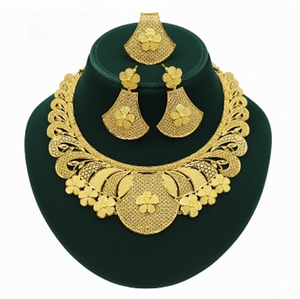 Ensemble de bijoux élégant pour femmes en 4 pièces comprenant un magnifique collier, un collier sautoir et un collier plaque avec un design unique - Product Image 3