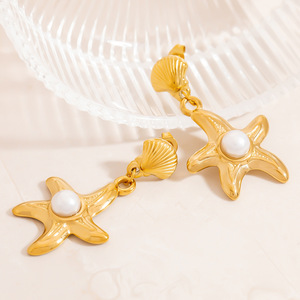 Boucles d'oreilles pendantes étoile de mer en acier inoxydable couleur or 18 carats avec perle sertie clos, pour usage quotidien - Product Image 2