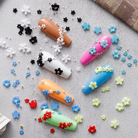 Nouveau design de décalcomanies de charme d'ongle de fleur de résine décoration de perles d'or mini blanc 3D acrylique 3d de fleur art d'ongle pour le salon de manucure