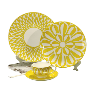 Ensemble de tasses à café en porcelaine osseuse à motif géométrique de tournesol jaune, ensemble de vaisselle bohème de luxe en 4 pièces, matériau en grès - Product Image 1