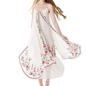 เดรสยาวลำลองสำหรับผู้หญิง แฟชั่นใหม่ ผ้าชีฟองปักลายดอกไม้ ระบายอากาศได้ดี เป็นมิตรกับสิ่งแวดล้อม รับผลิตแบบ OEM เดรสสายเดี่ยวลายดอกไม้ - Product Image 4