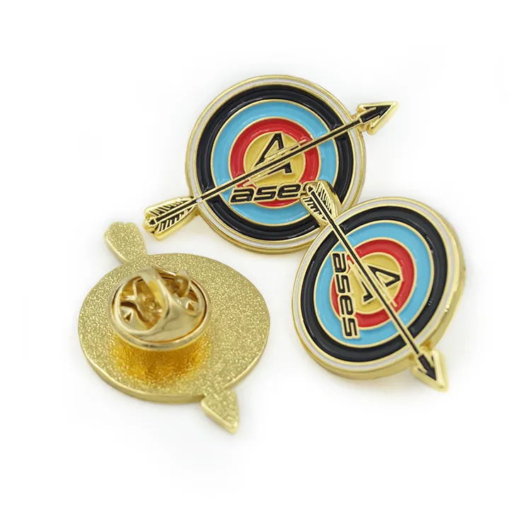Badges en métal avec logo personnalisé professionnel vêtements de mode broche épingles à chapeau en gros épinglettes en émail dur doux avec carte de support